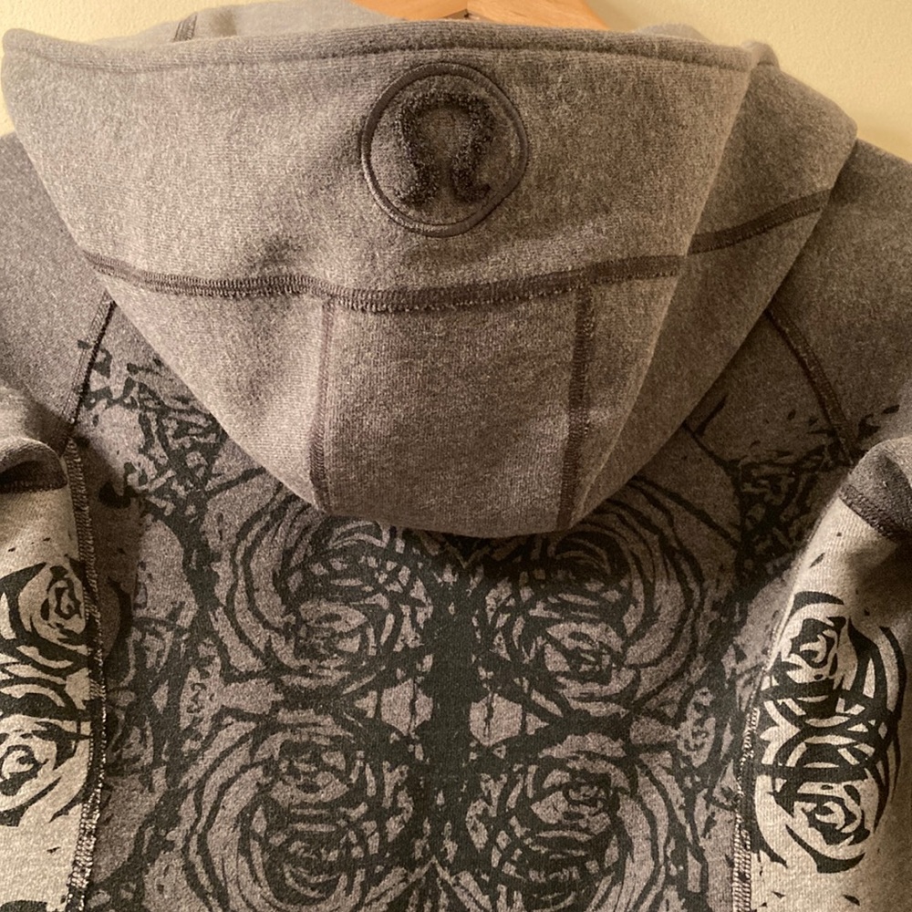 Lululemon Scuba Hoodie. Size 2